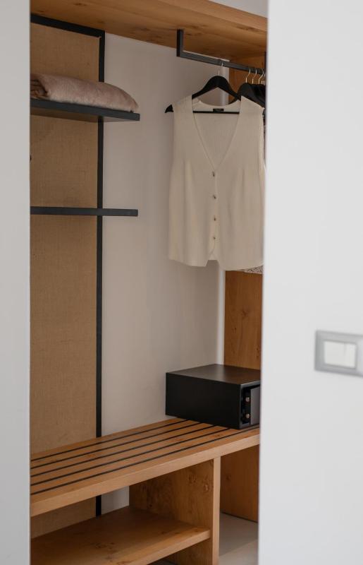 Deluxe Family Room with Sea View image 3