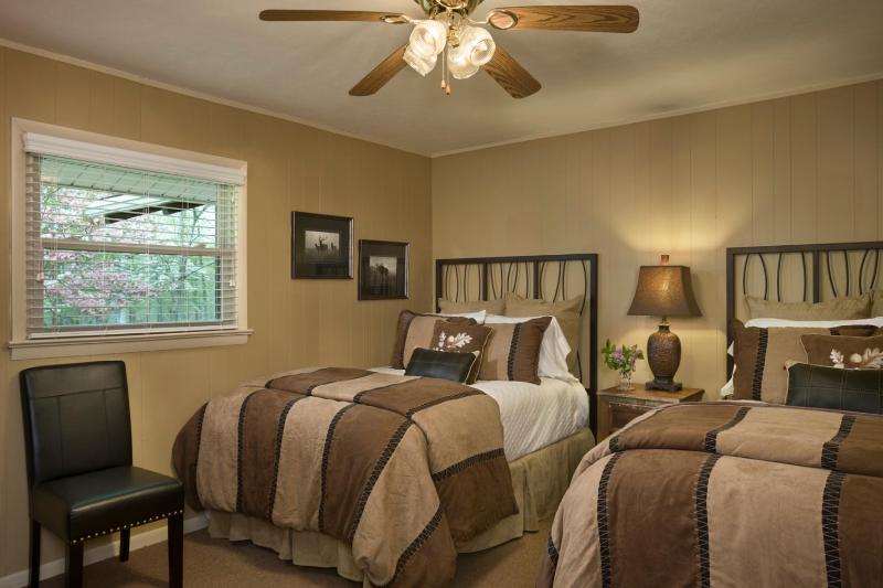 Double Room with Private Bathroom image 2