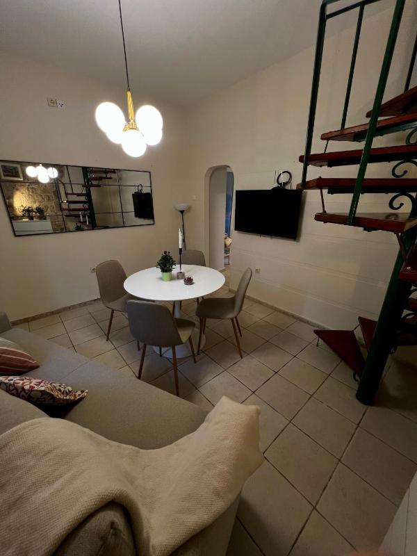 One-Bedroom Apartment image 4