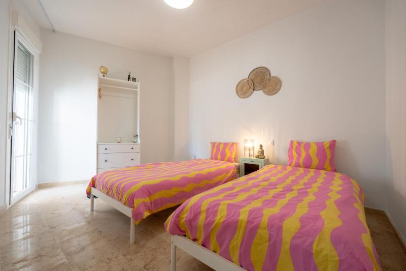 Small Oasis Manilva - Cozy Apartment - image 10
