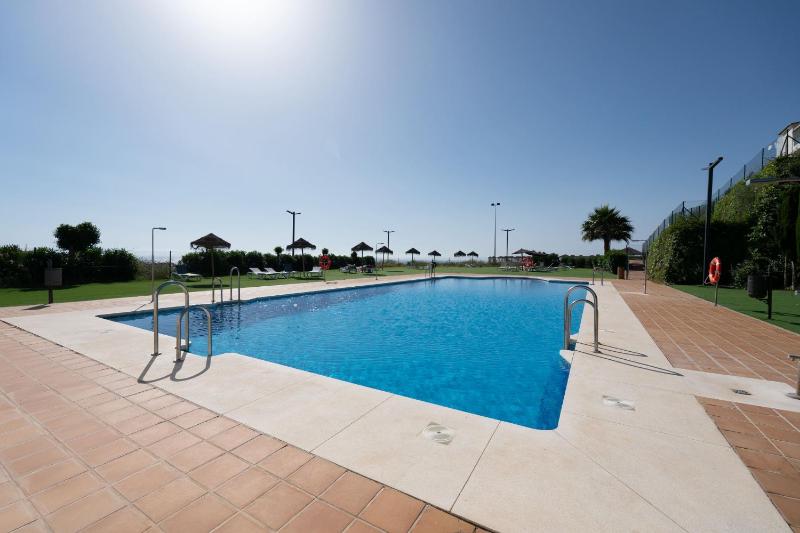 Small Oasis Manilva - Cozy Apartment - image 2