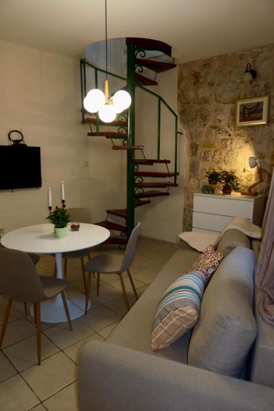 One-Bedroom Apartment image 2