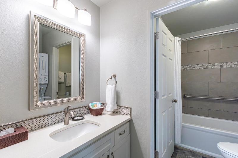 Two-Bedroom Suite image 2