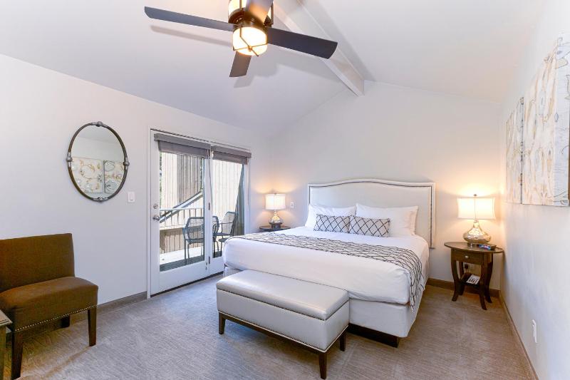 Two-Bedroom Suite image 3