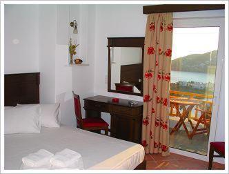 Double Room with Sea View image 3