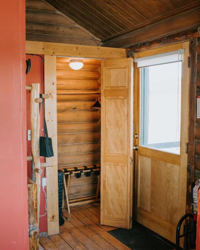 One-Bedroom Cabin image 4