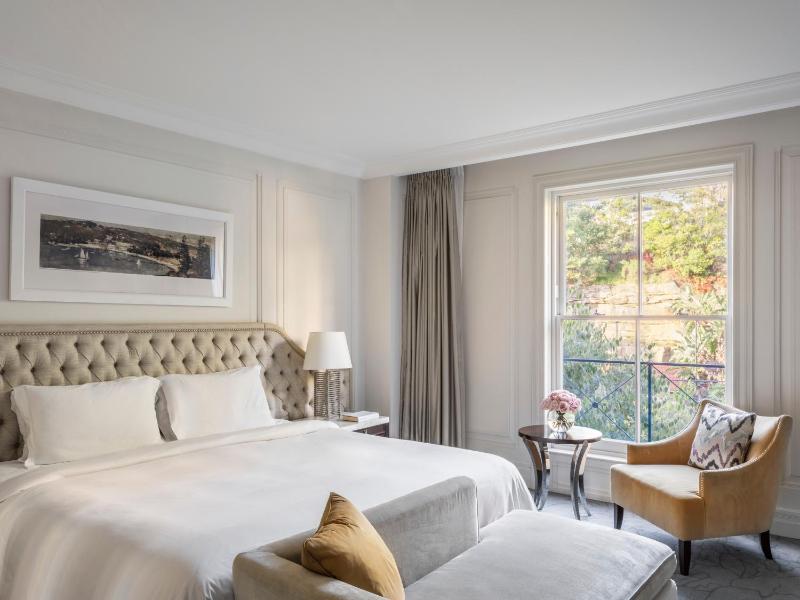 One-Bedroom Suite with City View image 3
