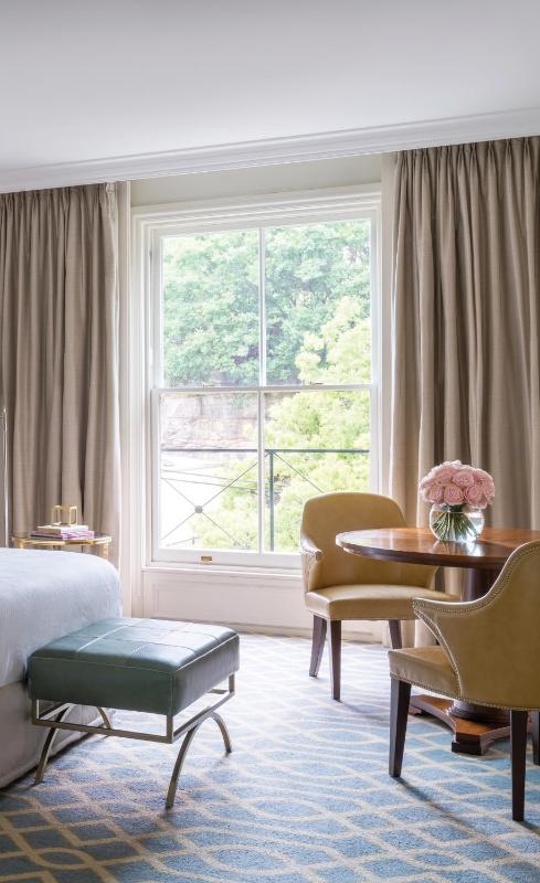 Deluxe Double Room with City View image 3