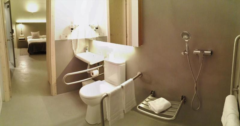 Double or Twin Room Without Views - Disability Access image 3