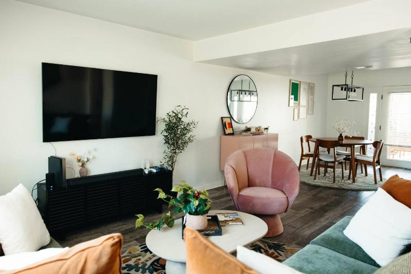 Luxurious Oasis w/Pool+Patio Just Min to Old Town! - image 50