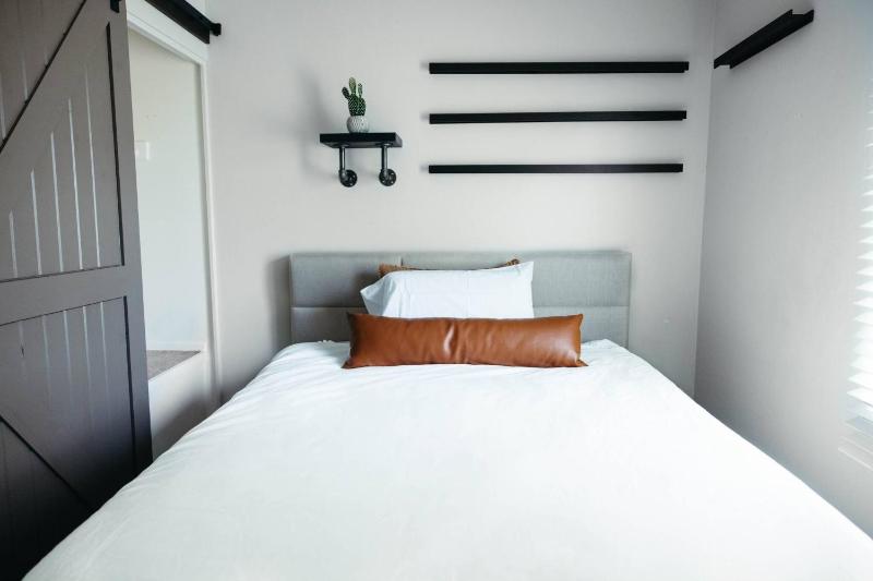 Luxurious Oasis w/Pool+Patio Just Min to Old Town! - image 44