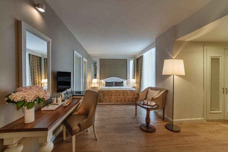 Family Room image 1
