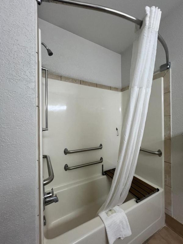 King Room - Disability Access/Non-Smoking image 2