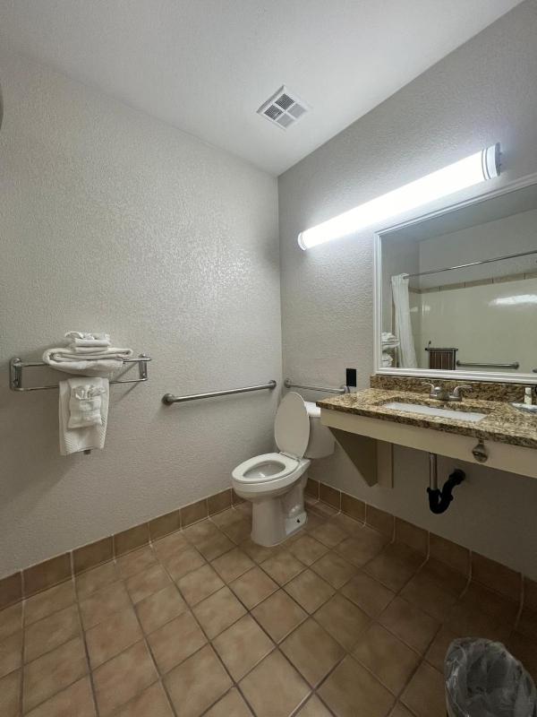 King Room - Disability Access/Non-Smoking image 4