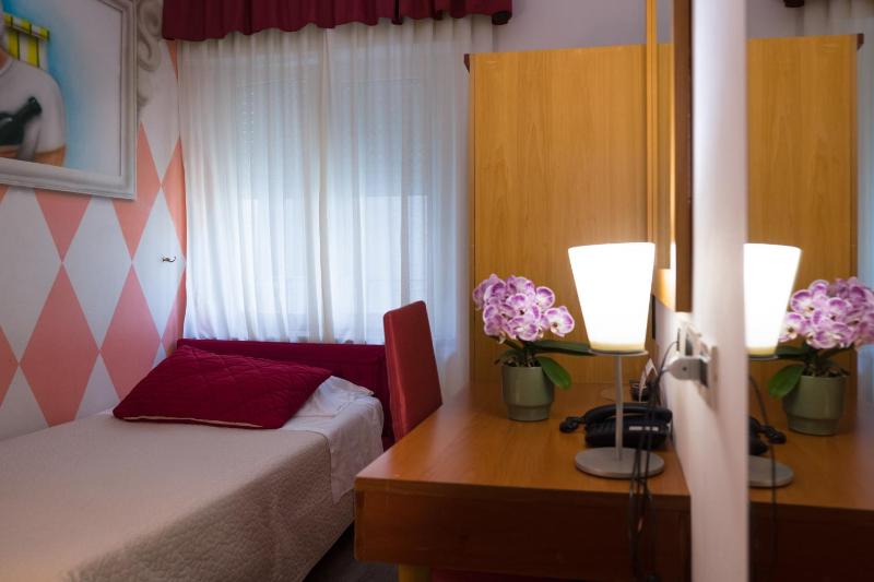 Single Room image 2