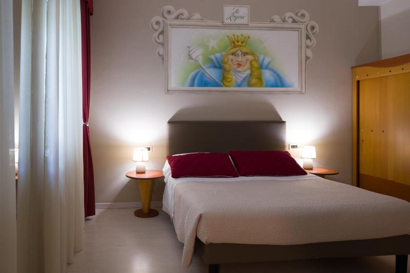Double Room image 4