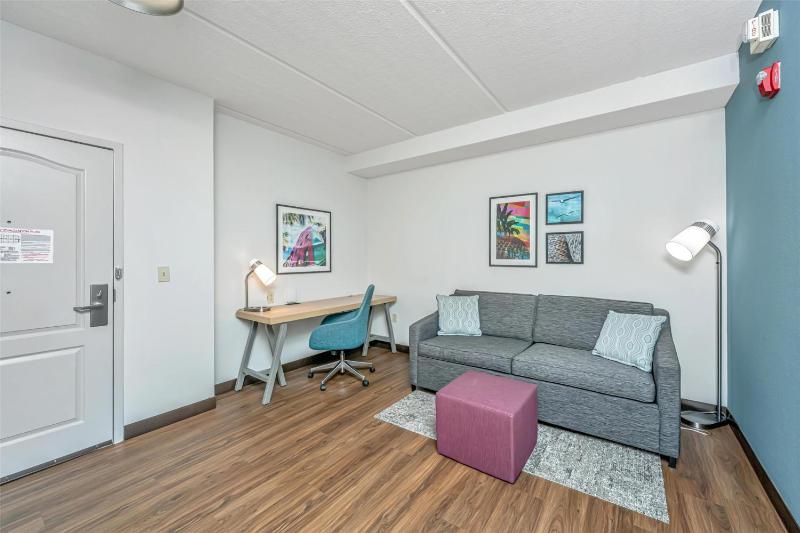 One-Bedroom King Suite with Sofa Bed image 4