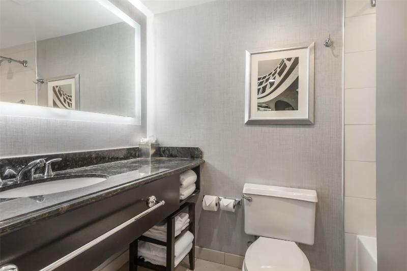 Room with Two Queen Beds - Non-Smoking image 2