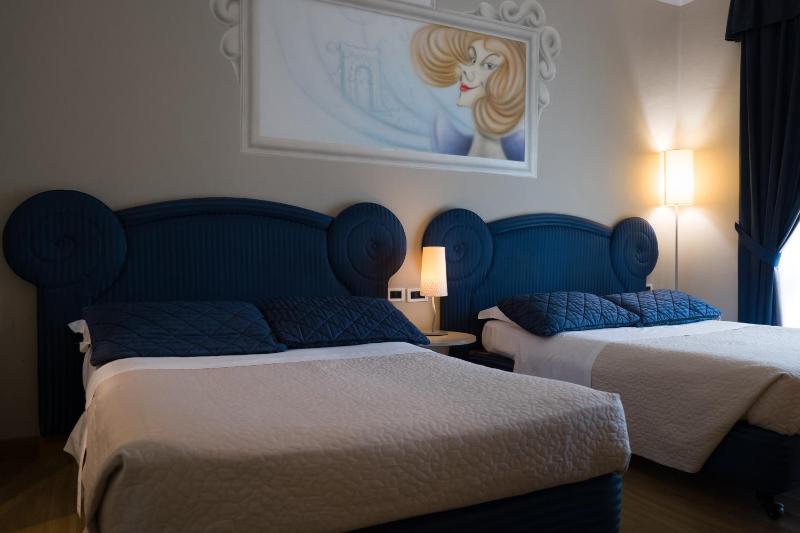 Quadruple Room image 4