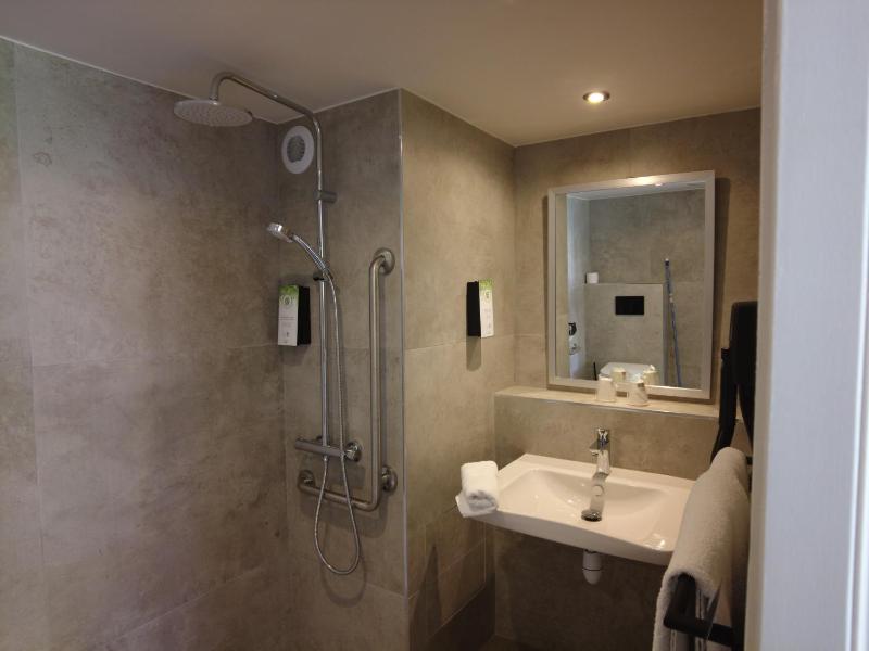Accessible Room - 1 Double Bed image 3