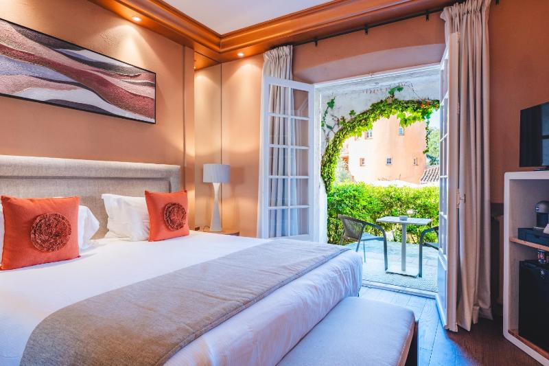 Double Room with Terrace image 2