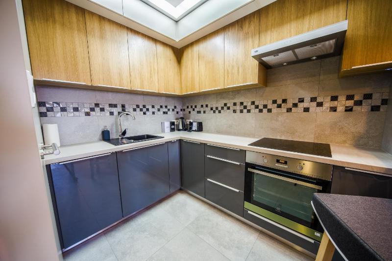Deluxe Apartment with Balcony image 4