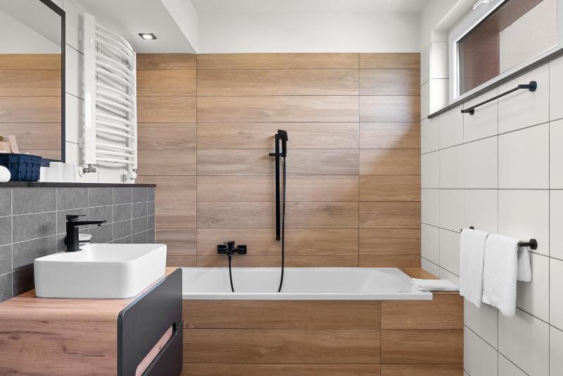 Double Room with Bath image 3