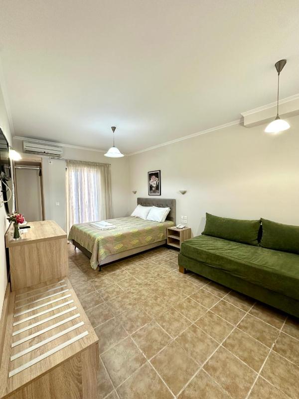 Superior Double Room with Sea or Pool view  image 3