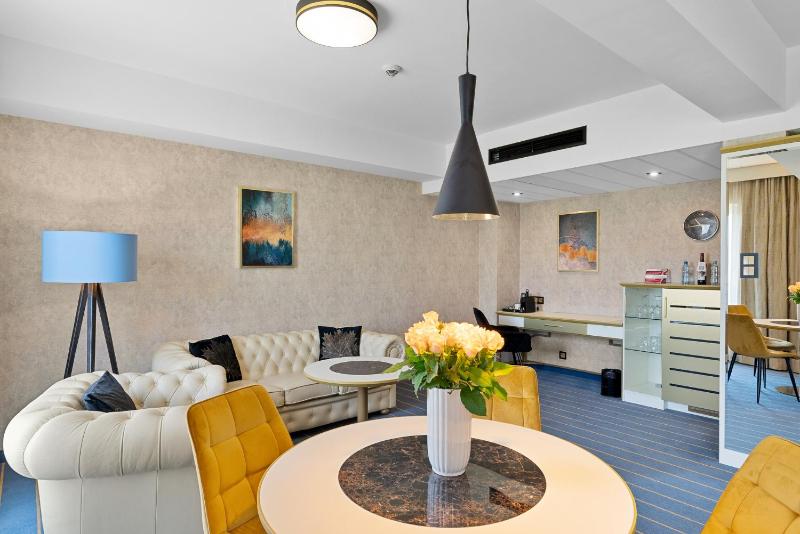 One-Bedroom Apartment image 4
