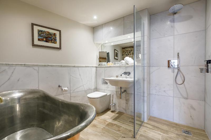 Deluxe Double Room image 1