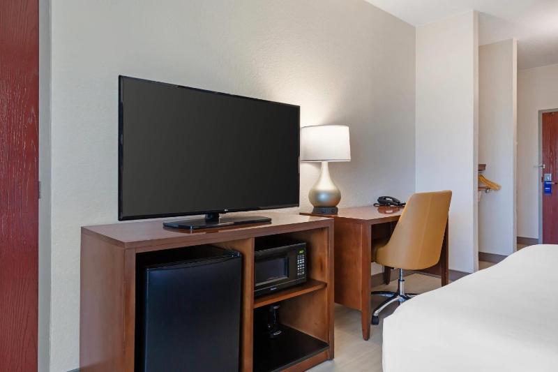 Queen Room - Disability Access/Non-Smoking image 3