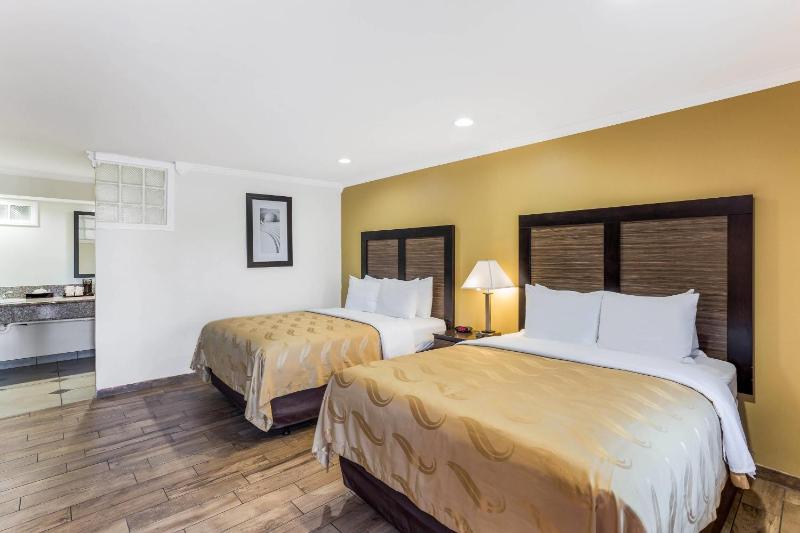 Deluxe Queen Room with Two Queen Beds - Non-Smoking image 1