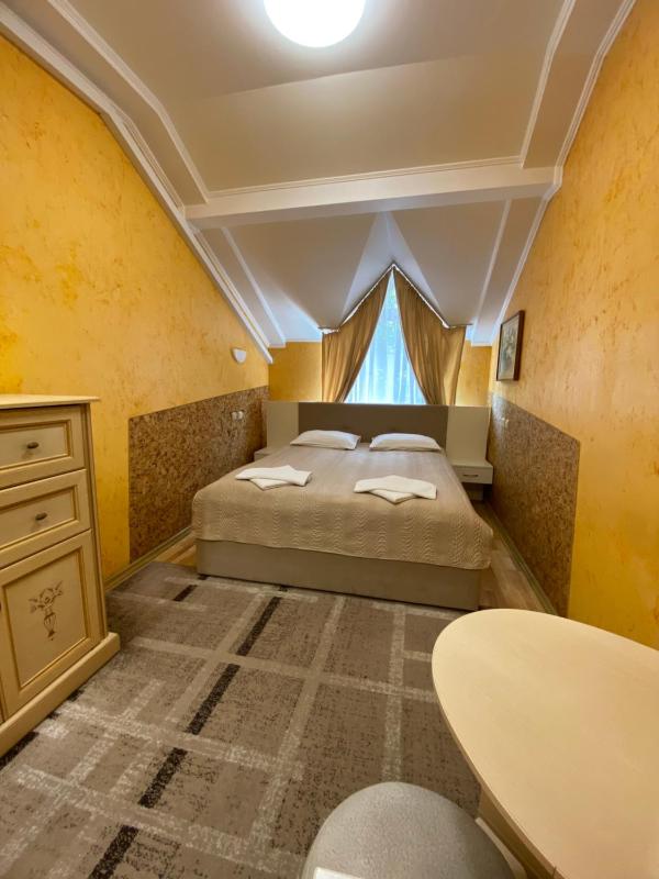 Double Room image 2