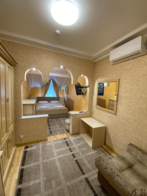 Double Room image 3