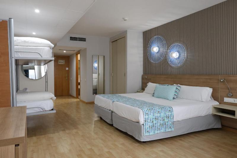 Family Room (2 Adults + 2 Children) image 1