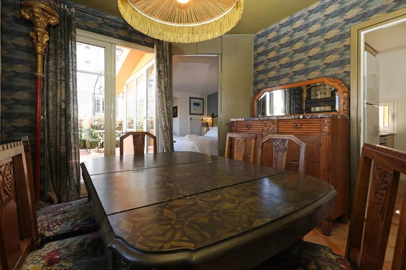 Three-Bedroom Apartment with View image 3