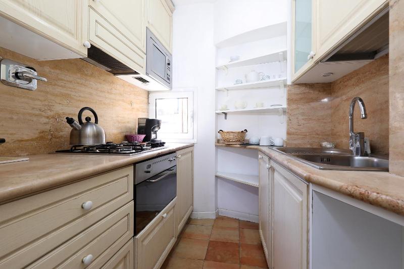 Three-Bedroom Apartment with View image 2