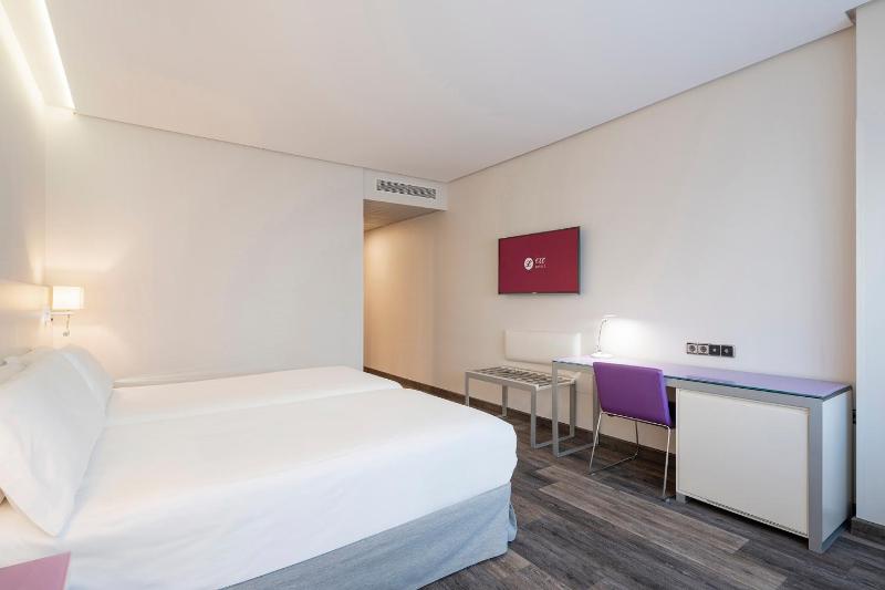 Double or Twin Room image 4