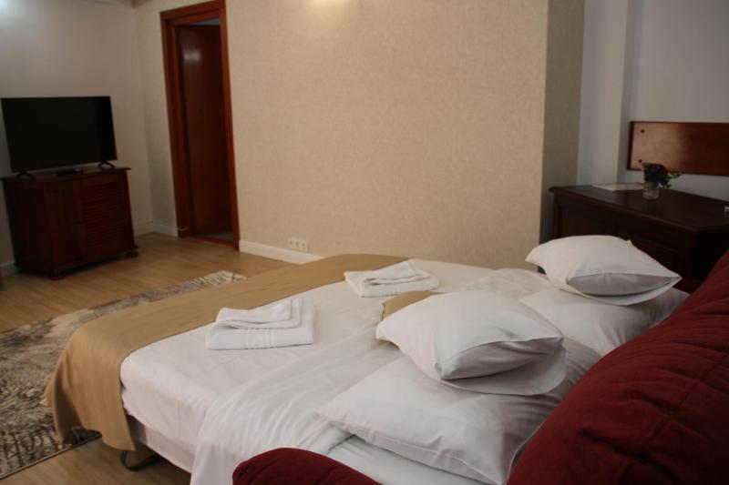 One-Bedroom Suite image 3