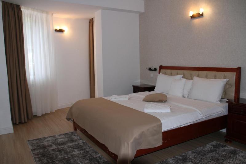 Double Room with Balcony image 3