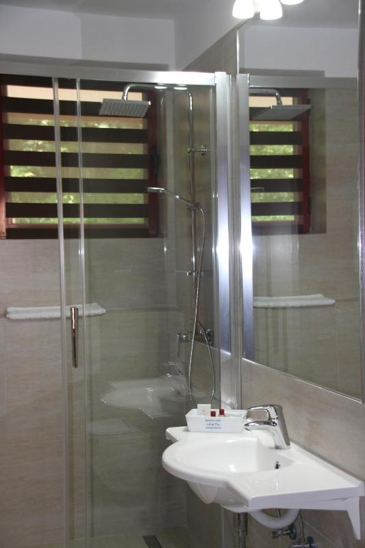 Twin Room with Balcony image 2