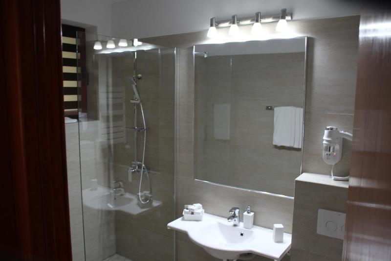 Twin Room with Balcony image 1