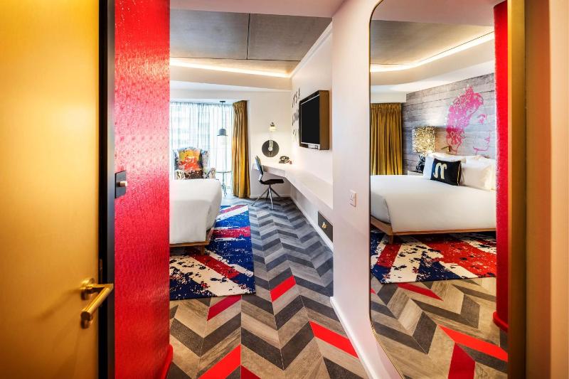 nhow Deluxe Premium Room image 1