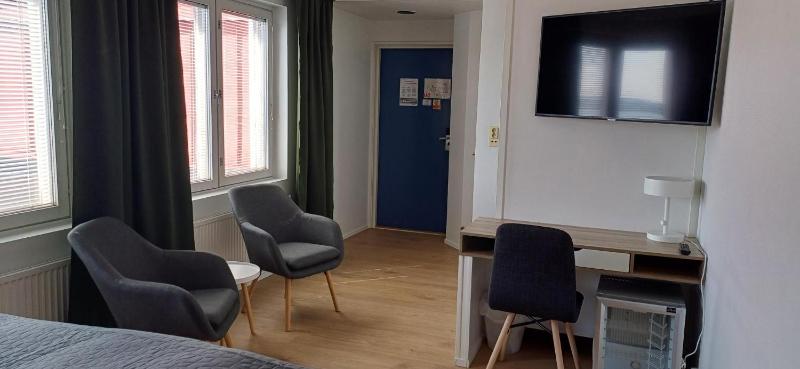 Deluxe Double Room with Sea View image 2