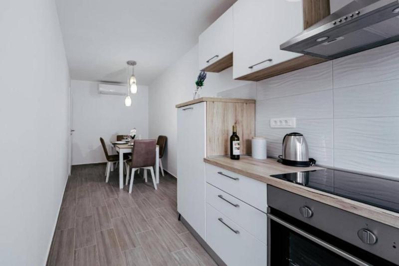 Apartment Suzana - image 8