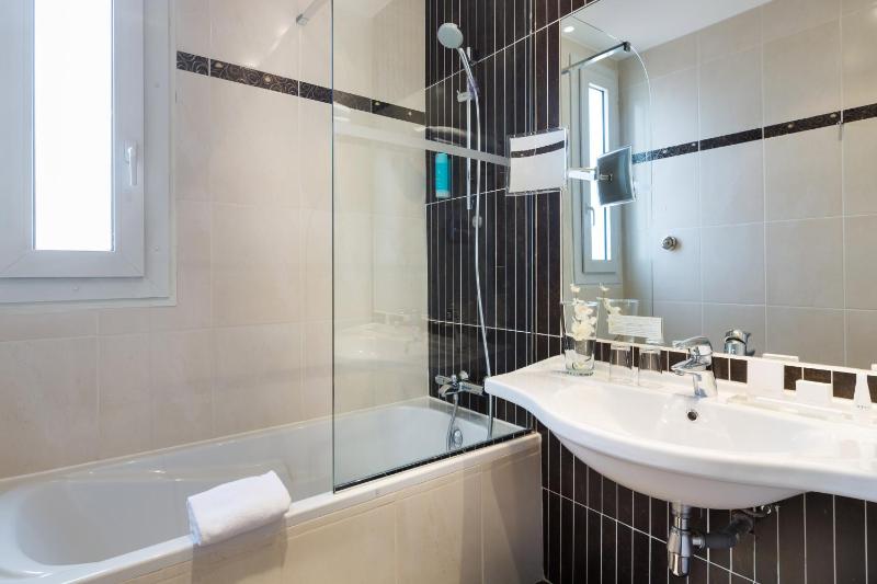 Deluxe King Room image 2