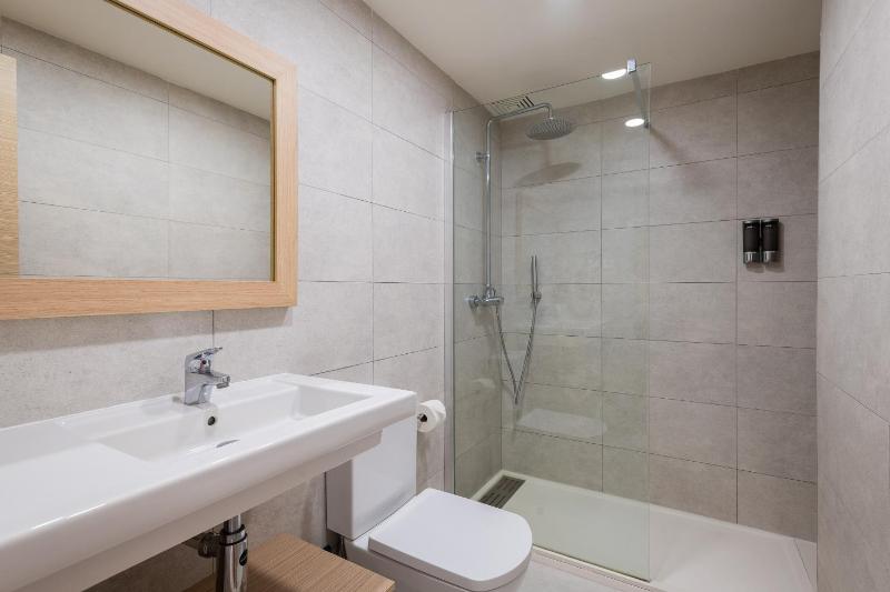 Two-Bedroom Apartment (2 Adults + 3 Children) image 4