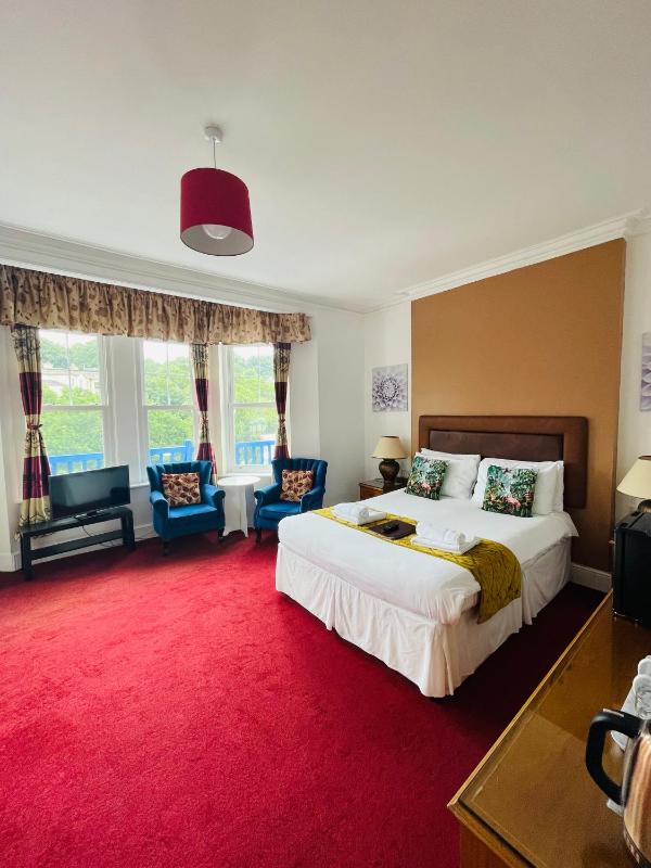 King Room with Balcony image 2
