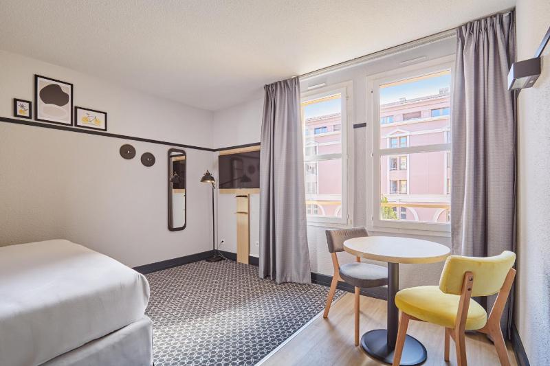 Standard Studio (2 Adults) image 1