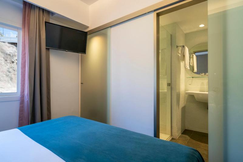 Deluxe Room with Mountain View image 4